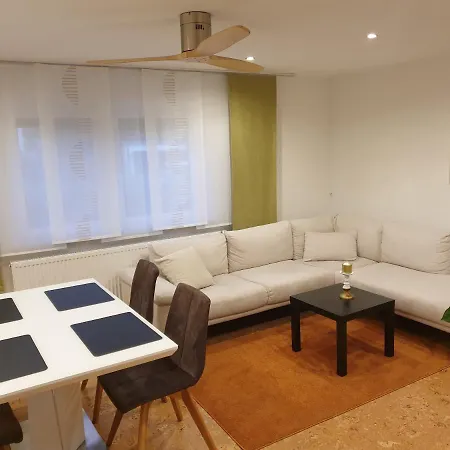 Rk79 Mit 4 Zimmer, Garten Und Pool Naehe Klinikum U-bahn & S-bahn Zum Messegelaende Nuernberg Apartamento
