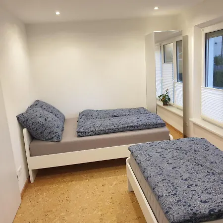 Rk79 Mit 4 Zimmer, Garten Und Pool Naehe Klinikum U-bahn & S-bahn Zum Messegelaende Nuernberg