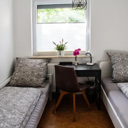 Apartamento Rk79 Mit 4 Zimmer, Garten Und Pool Naehe Klinikum U-bahn & S-bahn Zum Messegelaende Nuernberg