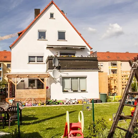 Apartamento Rk79 Mit 4 Zimmer, Garten Und Pool Naehe Klinikum U-bahn & S-bahn Zum Messegelaende Nuernberg