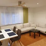 Rk79 Mit 4 Zimmer, Garten Und Pool Naehe Klinikum U-bahn & S-bahn Zum Messegelaende Nuernberg Appartamento