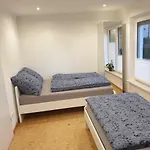 Rk79 Mit 4 Zimmer, Garten Und Pool Naehe Klinikum U-bahn & S-bahn Zum Messegelaende Nuernberg