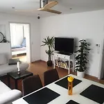 Rk79 Mit 4 Zimmer, Garten Und Pool Naehe Klinikum U-bahn & S-bahn Zum Messegelaende Nuernberg